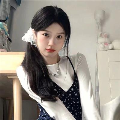 年轻女子 封面